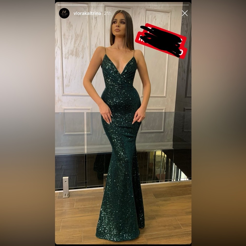 A handmade Vlora&Kaltrina dress in emerald color worn once in good condition.